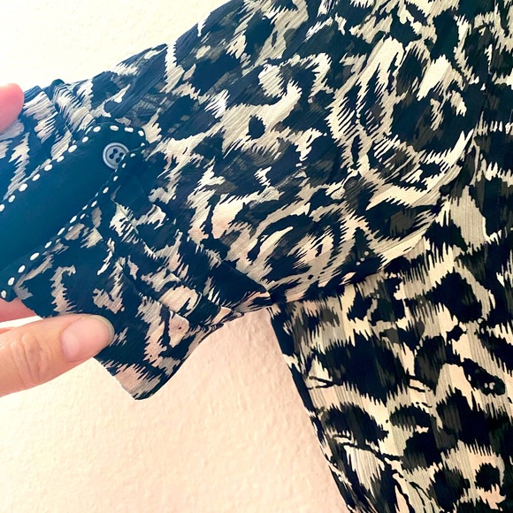 Women’s BCBG size S top. It is black print - Picture 4 of 4